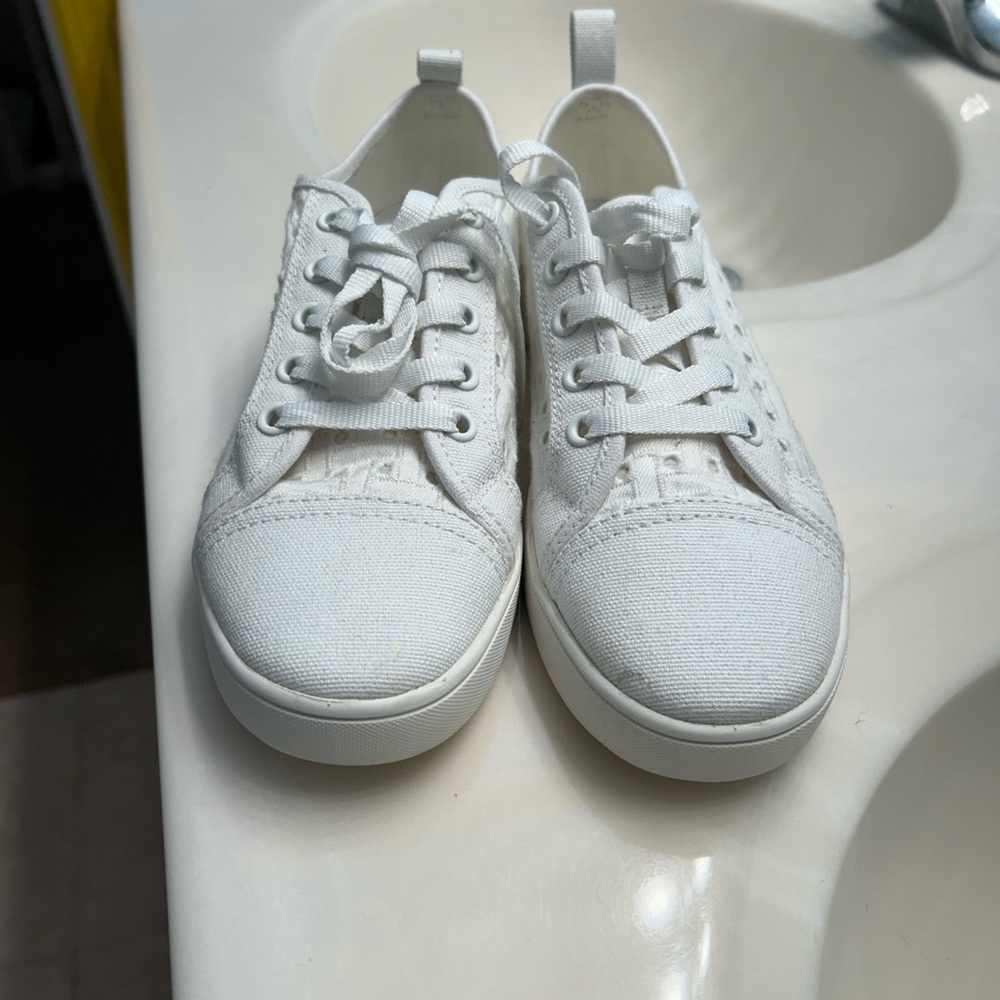 Koolaburra Classic White womens Sneakers/ very good condition, like new!